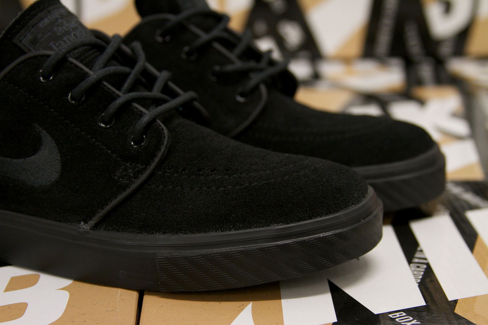 stefan janoski all black